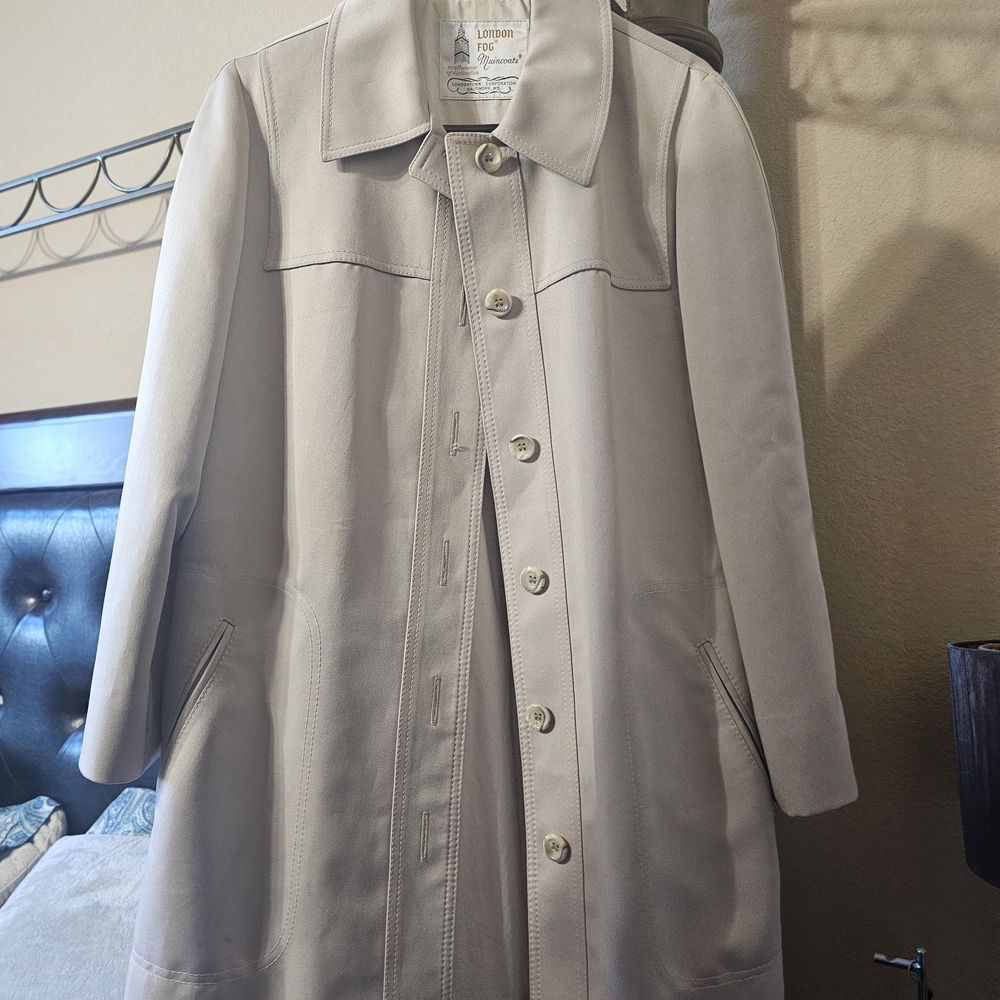 London Fog Women's Light Cream Single-Breasted Trench